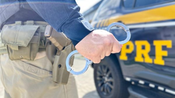 Homem de 59 anos é preso por importunação sexual.